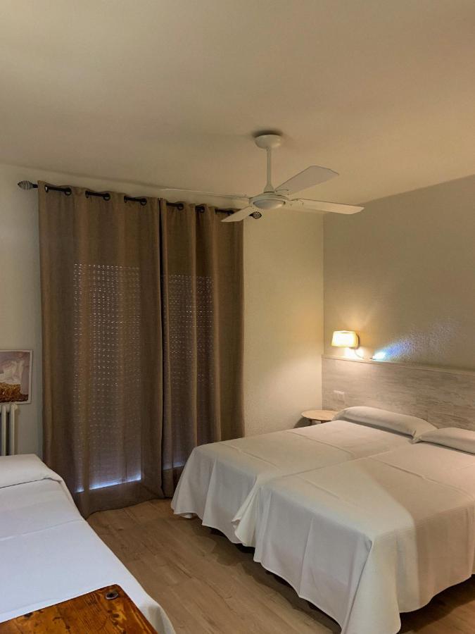 Hotel & Restaurant Figueres Parc Els Hostalets  ภายนอก รูปภาพ
