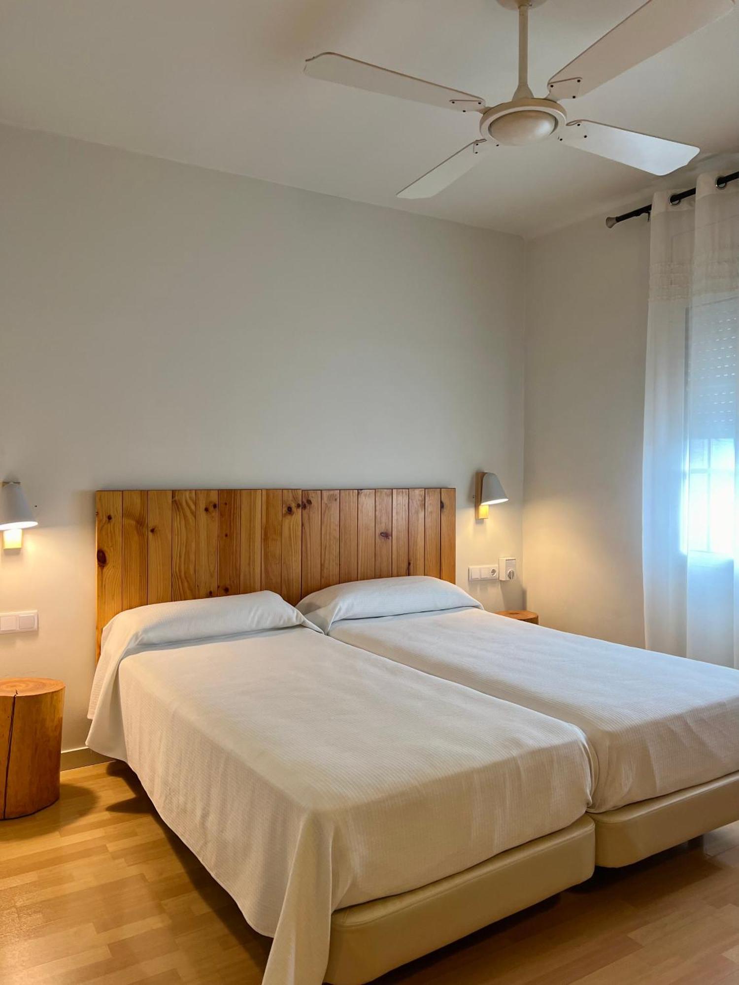 Hotel & Restaurant Figueres Parc Els Hostalets  ภายนอก รูปภาพ