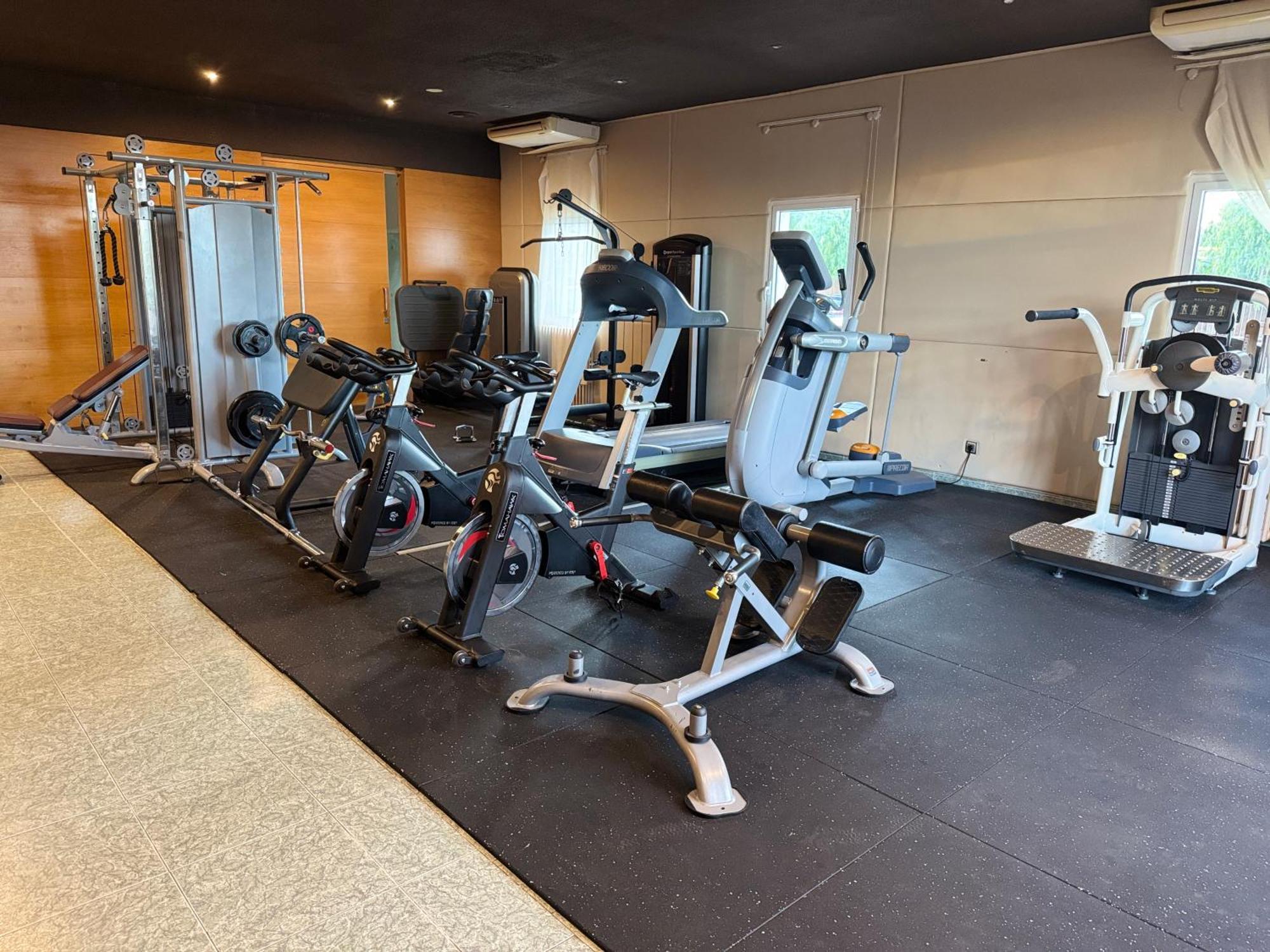 Hotel & Restaurant Figueres Parc Els Hostalets  ภายนอก รูปภาพ