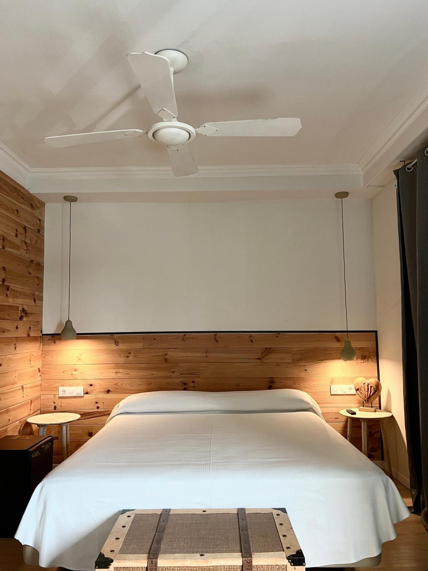 Hotel & Restaurant Figueres Parc Els Hostalets  ภายนอก รูปภาพ