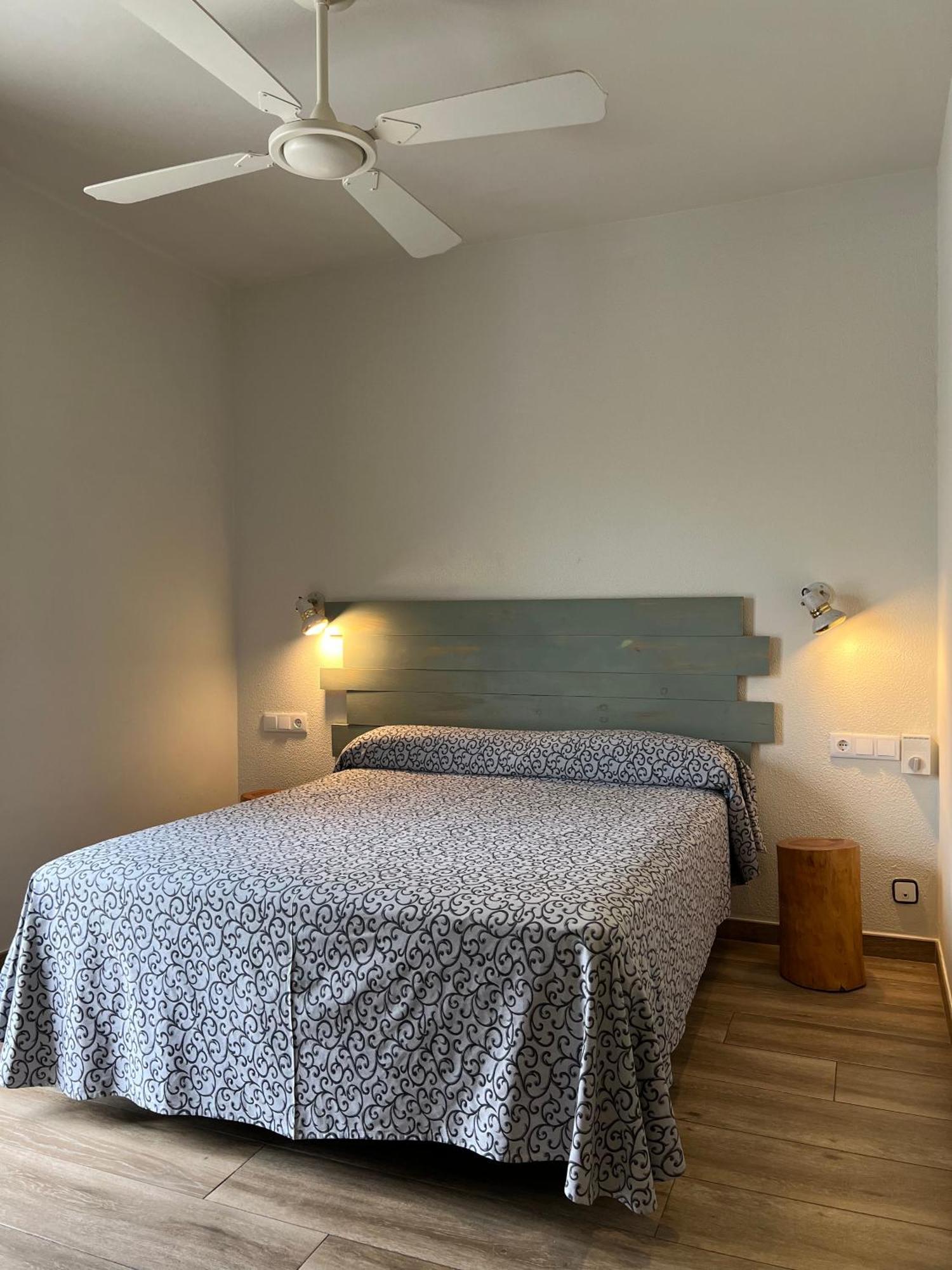 Hotel & Restaurant Figueres Parc Els Hostalets  ภายนอก รูปภาพ