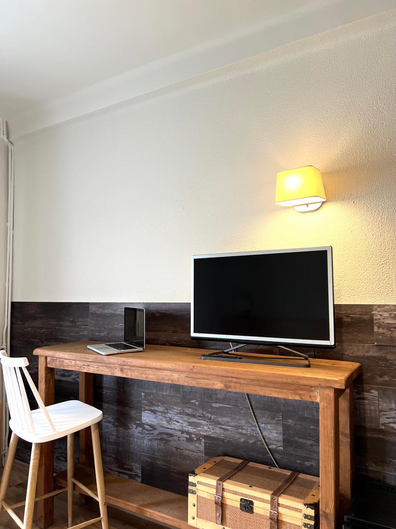 Hotel & Restaurant Figueres Parc Els Hostalets  ภายนอก รูปภาพ