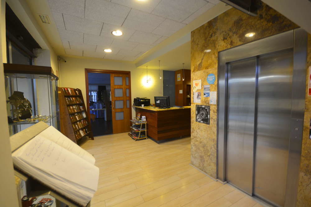 Hotel & Restaurant Figueres Parc Els Hostalets  ภายนอก รูปภาพ
