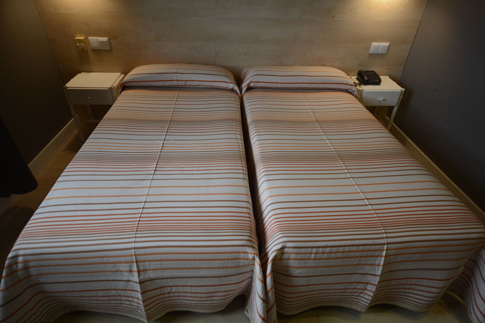 Hotel & Restaurant Figueres Parc Els Hostalets  ภายนอก รูปภาพ