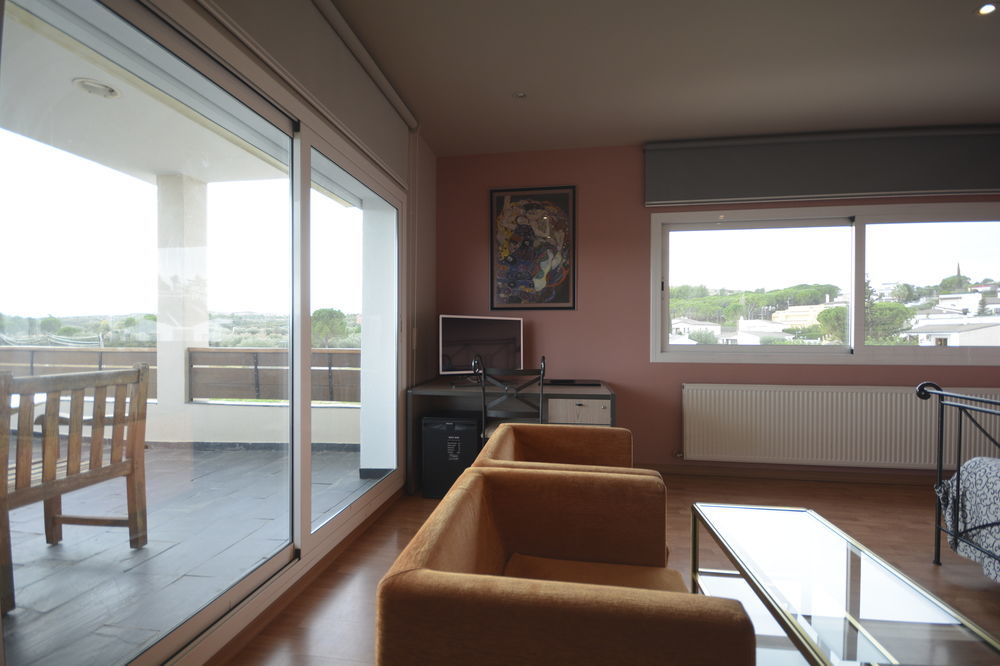 Hotel & Restaurant Figueres Parc Els Hostalets  ภายนอก รูปภาพ